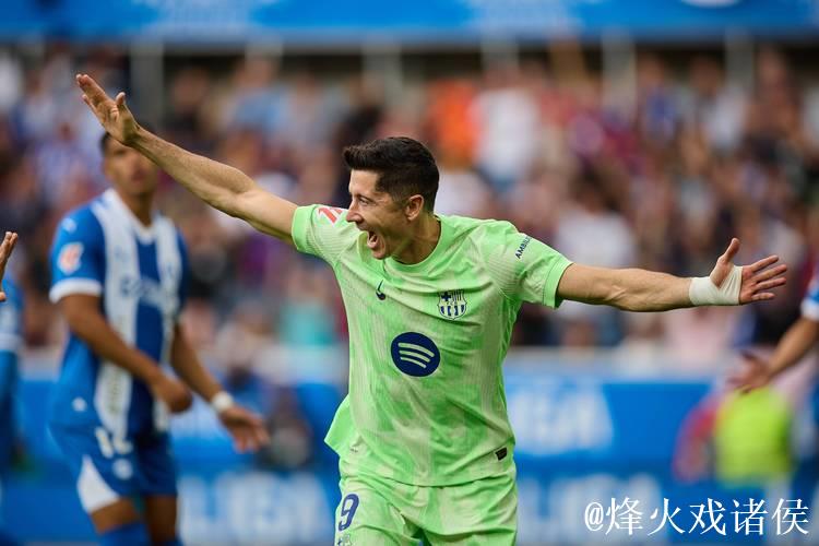 记者：莱万腘绳肌不适缺席训练，他将不会参加本轮国王杯