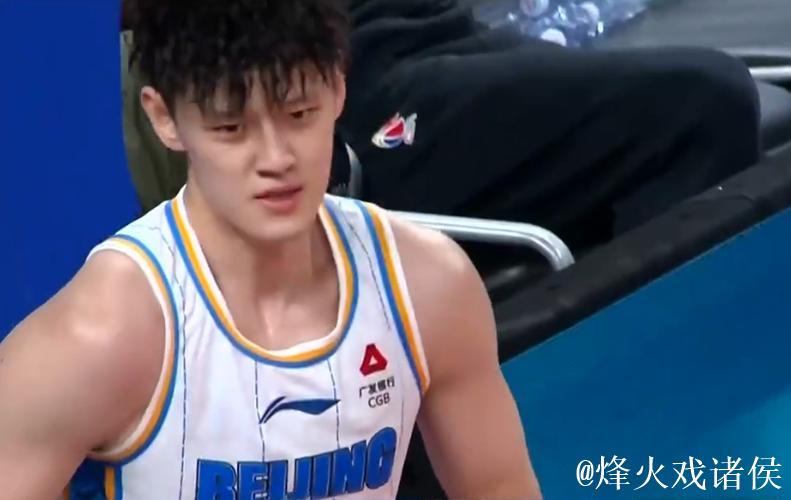 琼斯21+19曾凡博17分 新疆逆转险胜北京3连胜 琼斯21+19曾凡博17分 新疆逆转险胜北京3连胜